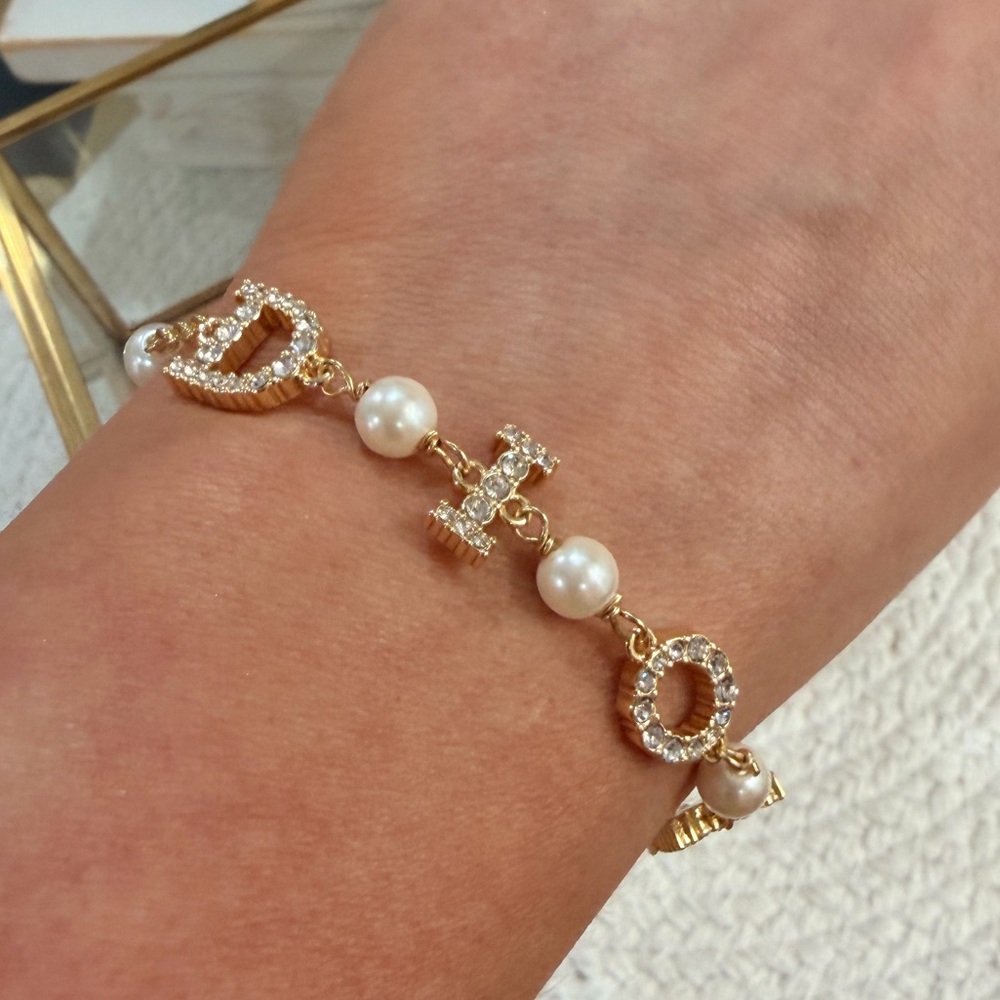 DIOR Letter Pearl Bracelet Gold Tone (Novelty/GWP) SEALED in Box - NEW - Picture 2 of 14